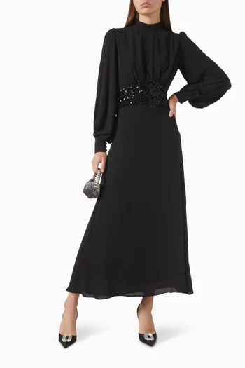 فستان طويل بحزام مزين بتطريزات بالترتر