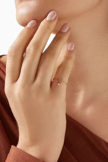 خاتم سيلين بحلية هلال مرصعة بالماس ذهب عيار 18