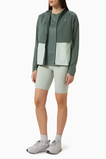 شورت ستوديو بقصة ضيقة