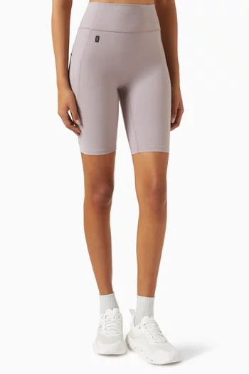 شورت ستوديو بقصة ضيقة