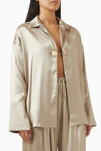 بلوزة اليسيا مزينة بالحلي ستان