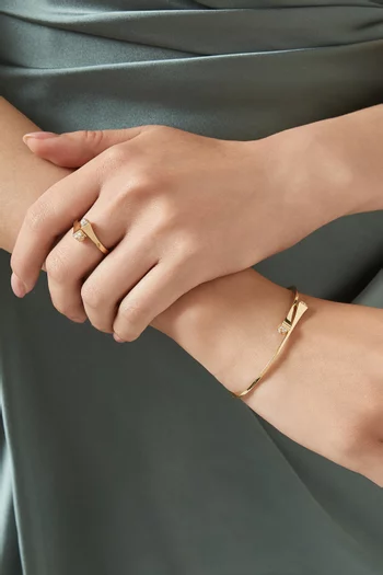 سوار كليو رفيع سهل الارتداء مرصع بالماس ذهب أصفر عيار 18