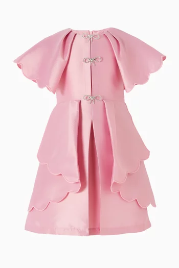 فستان بعقد وحافة صدفية الشكل