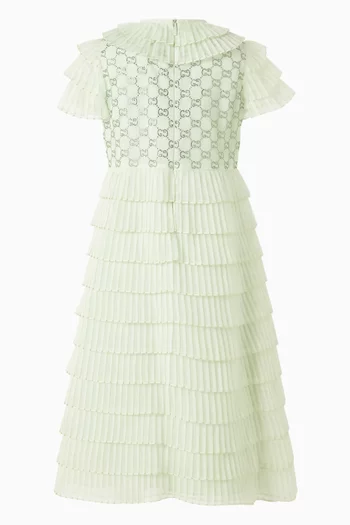 فستان طويل بطبقات متعددة وطيّات