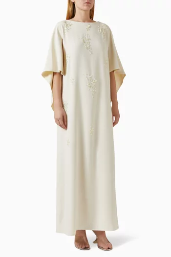 قفطان مزين بتطريزات كريب