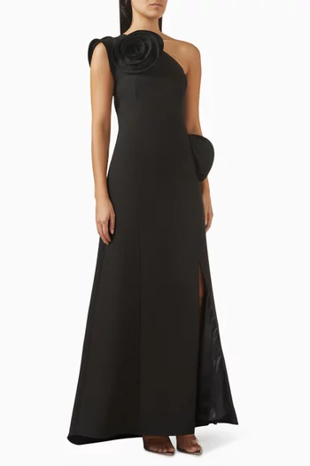 فستان سهرة بكتف مكشوف وزهور بارزة