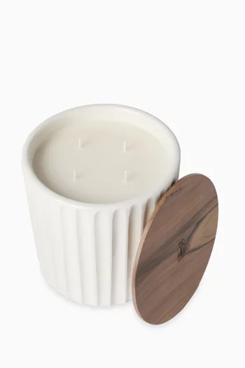 شمعة كبيرة بغطاء من خشب الجوز