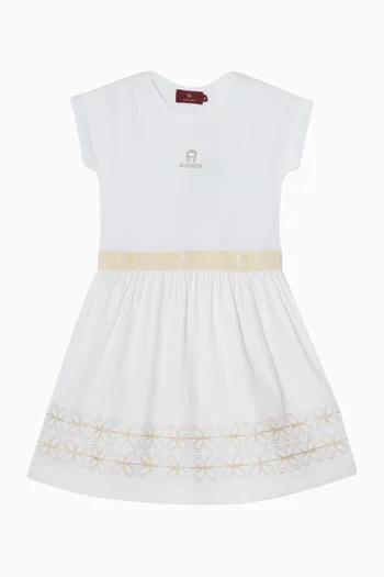 فستان بحافة بشعار الماركة وزهور 