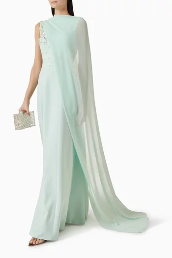 فستان بكاب وتطريزات يدوية