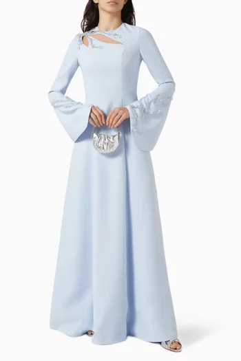 فستان بكاب وتطريزات يدوية