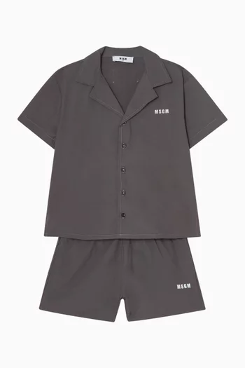 شورت بشعار الماركة