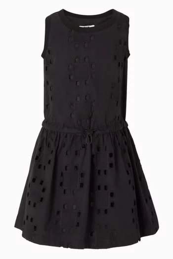 فستان بتطريز إنجليزي