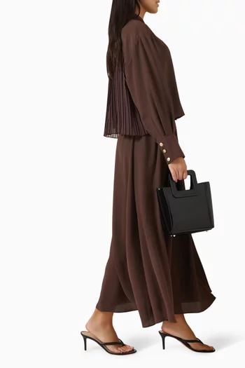 طقم تنورة بجزء بطيات