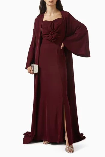 طقم قفطان وفستان مزين بزهرة بارزة