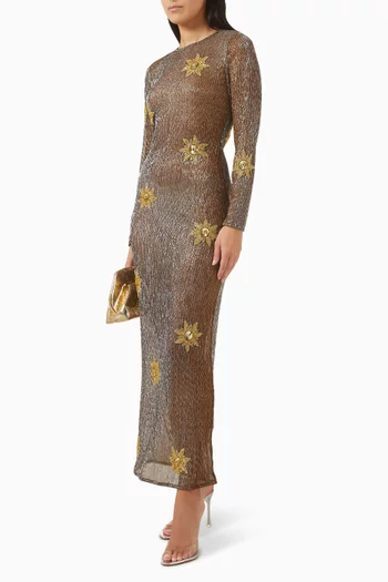 فستان طويل بتطريزات شموس