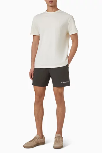 شورت سباحة بشعار الماركة