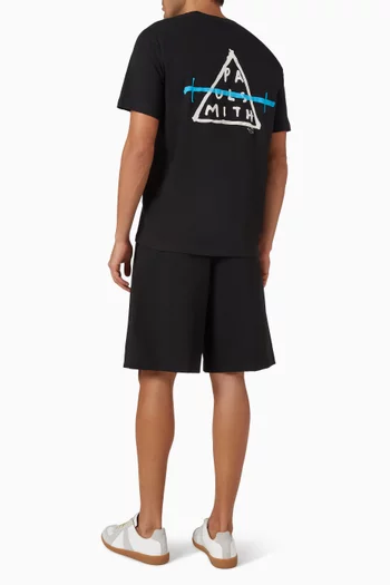 تي شيرت بطبعة مثلث قطن