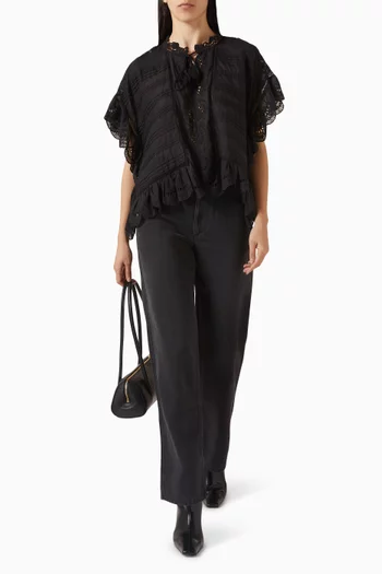 بلوزة بايتون بتطريزات زهور دانتيل