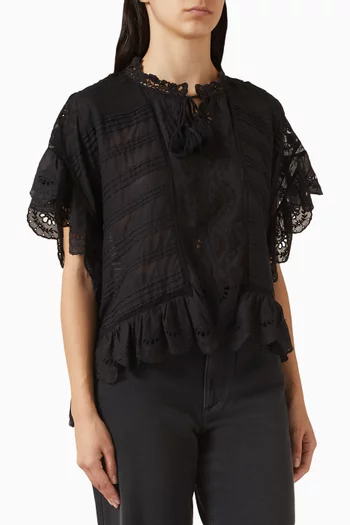 بلوزة بايتون بتطريزات زهور دانتيل