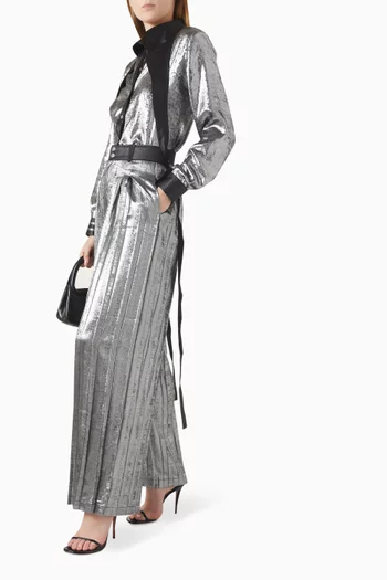 قميص بتصميم لامع وأكمام طويلة