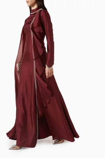 فستان سهرة بكاب مزين بتطريزات باللؤلؤ