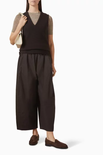 فيست صوف بفتحة رقبة على شكل حرف V‏