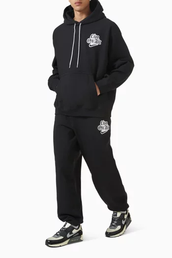 كنزة بغطاء رأس وشعار سولو صوف