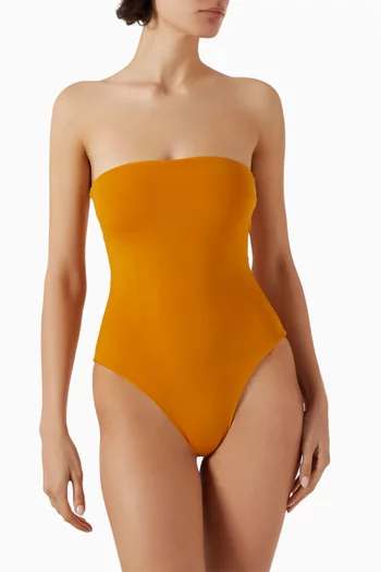 لباس سباحة أليس قطعة واحدة