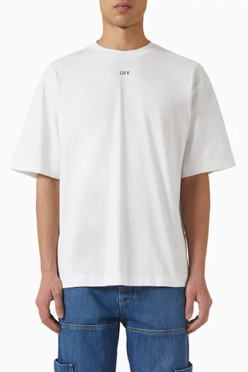 تي شيرت سكيت بشعار الأسهم وطبعة شخص جالس يفكر قطن