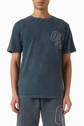 تي شيرت بقصة ضيقة وشعار الأسهم قطن