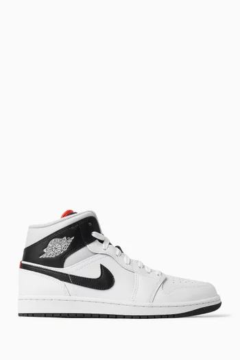 سنيكرز آير جوردان 1 على الكاحل