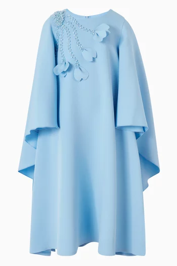 فستان طويل بقصة على شكل حرف A وتطريزات