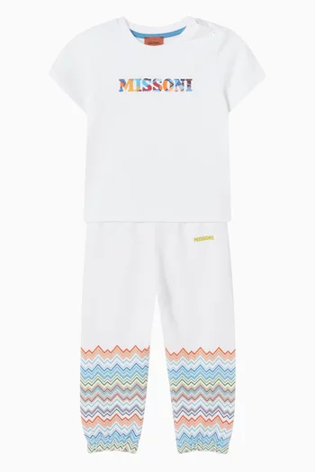 بنطال رياضي بنقشة شيفرون