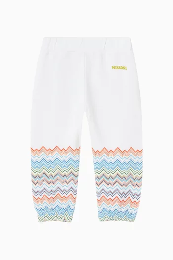 بنطال رياضي بنقشة شيفرون