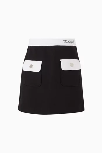 تنورة قصيرة ومنسوجة