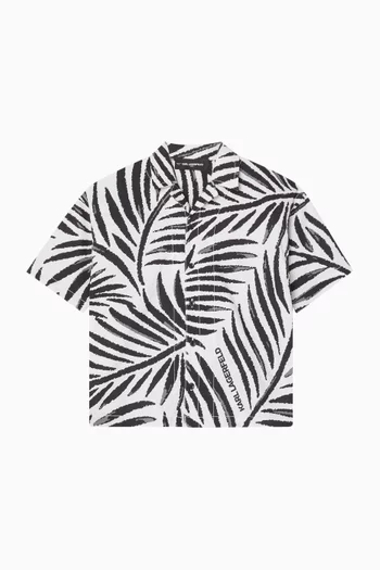 قميص بنقشة أوراق شجر