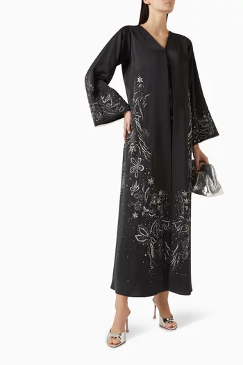 عباية مزينة بتطريزات بالخرز