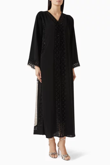 عباية بحواف دانتيل وتطريزات