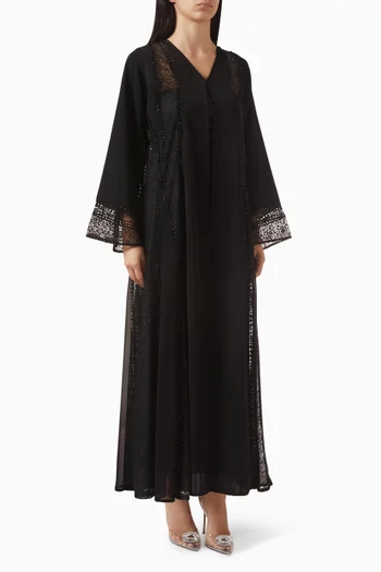 عباية بحواف دانتيل وتطريزات