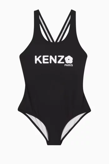 لباس سباحة بطبعة زهرة وشعار الماركة