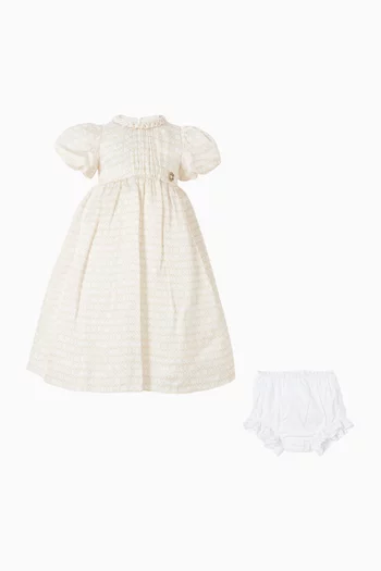 فستان وسروال تحتي بشعار الماركة