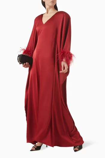 قفطان بأشرطة مزينة بالريش