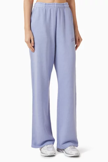 بنطال رياضي بقصة ساق مستقيمة ومطرز بشعار الماركة