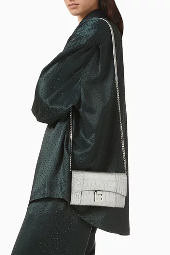 حقيبة صغيرة اورجلاس بسلسلة جلد عجل لامع بنقشة جلد التمساح