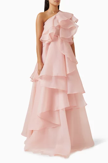 فستان طويل بكشكش وكتف مكشوف