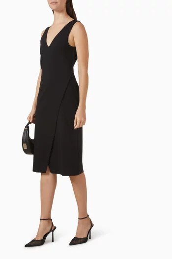 فستان متوسط الطول بفتحة رقبة على شكل حرف V‏