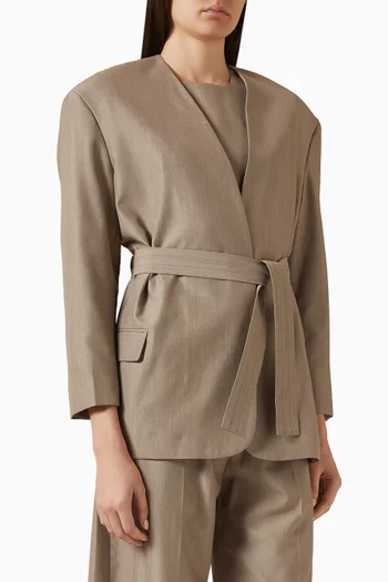 جاكيت بفتحة رقبة بدون ياقة وحزام