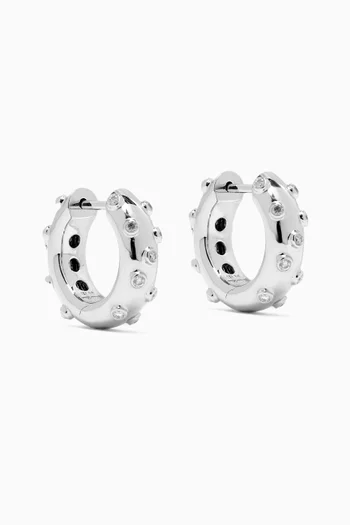 أقراط دائرية بتصميم منقط ذهب أبيض عيار 9