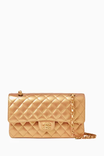 حقيبة متوسطة بغطاء قلاب جلد مبطن غير مستعملة