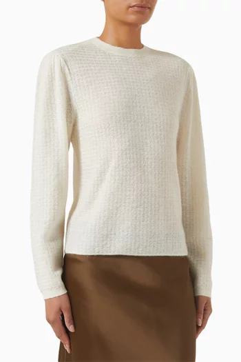 سترة منسوجة بفتحة رقبة مستديرة